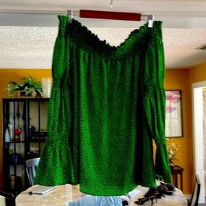 Gorgeous bright green top!